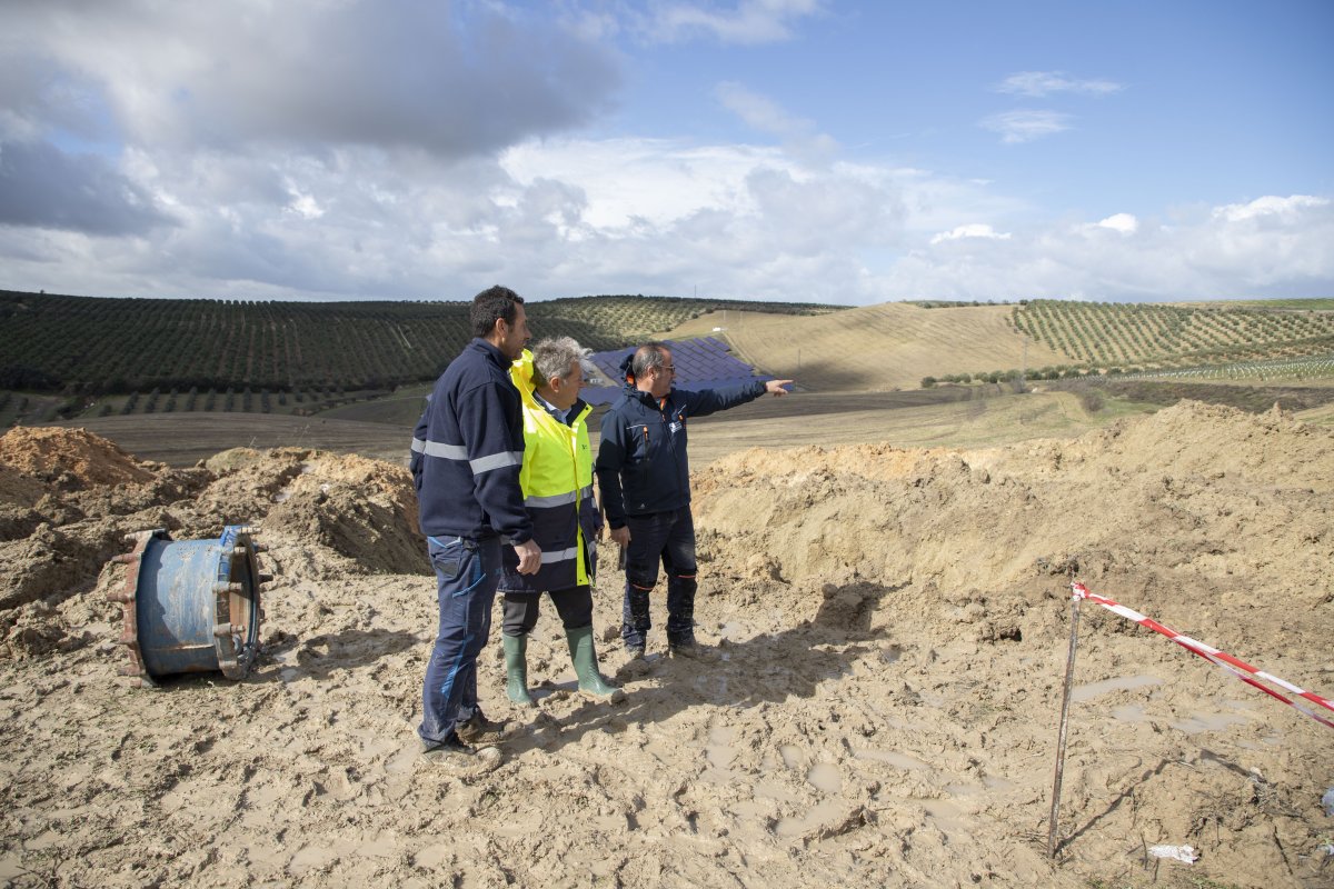 Conducción dañada en La Rambla queda al 90% tras 18 horas de reparación