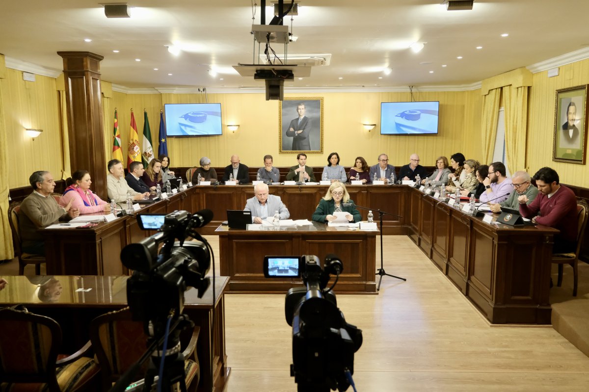 Cabra aprueba el presupuesto 2026 de 29,76 M€ con 11,5 M€ en inversiones y remanente positivo >6 M€