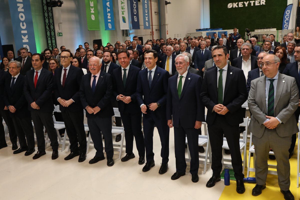 Juanma Moreno recorrió Keyter en Lucena: inversión de más de 50 M€ y 40.000 m², empleo cualificado