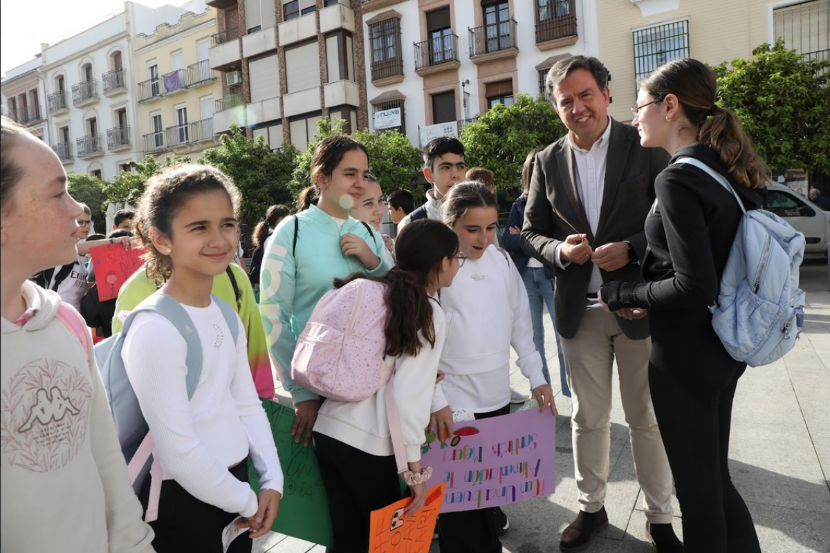 800 escolares marchan en Lucena por hábitos saludables, coordinados por enfermería escolar