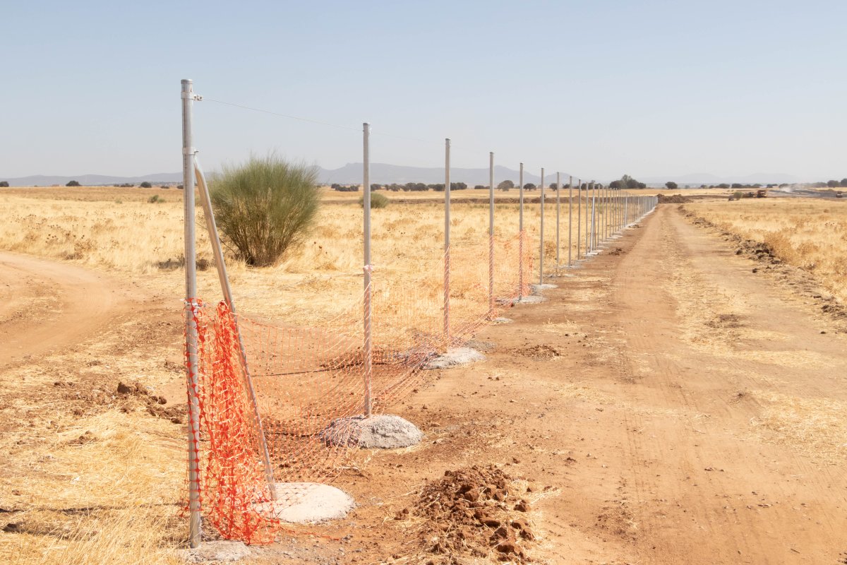 PROYECTO BÁSICO Y DE EJECUCIÓN VALLADO PERIMETRAL Y REMODELACIÓN DE EDIFICACIÓN EN EL ANTIGUO CAMPO DE AVIACIÓN – AERÓDROMO «LOS PEDROCHES».
