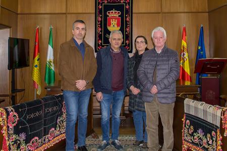 imagen de El Ayuntamiento de Pedroche adquiere una «manta de piostros» y otros aparejos fechados en 1928