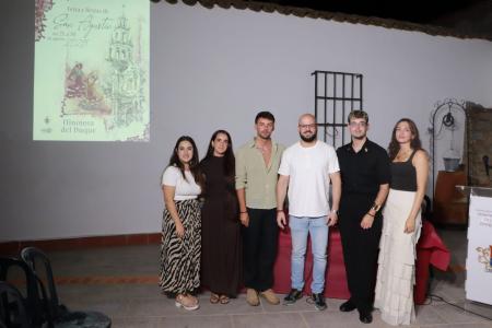 imagen de El Patio del Museo Etnológico acoge hoy una Exposición &#8211; Conferencia con los autores de los carteles presentados al Concurso de la Feria de San Agustín 2025.