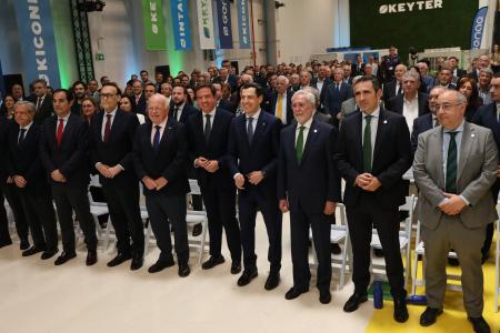 imagen de Juanma Moreno recorrió Keyter en Lucena: inversión de más de 50 M€ y 40.000 m², empleo cualificado