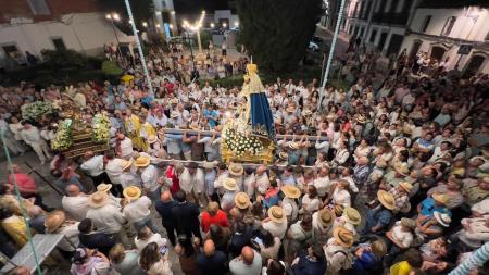 imagen de Patrona entra en San Miguel, recibe llaves y bastón como Alcaldesa Perpetua; quedará hasta octubre