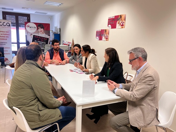 PP en Priego impulsa el comercio local tras reunirse con ACCA, que agrupa a 200 comercios