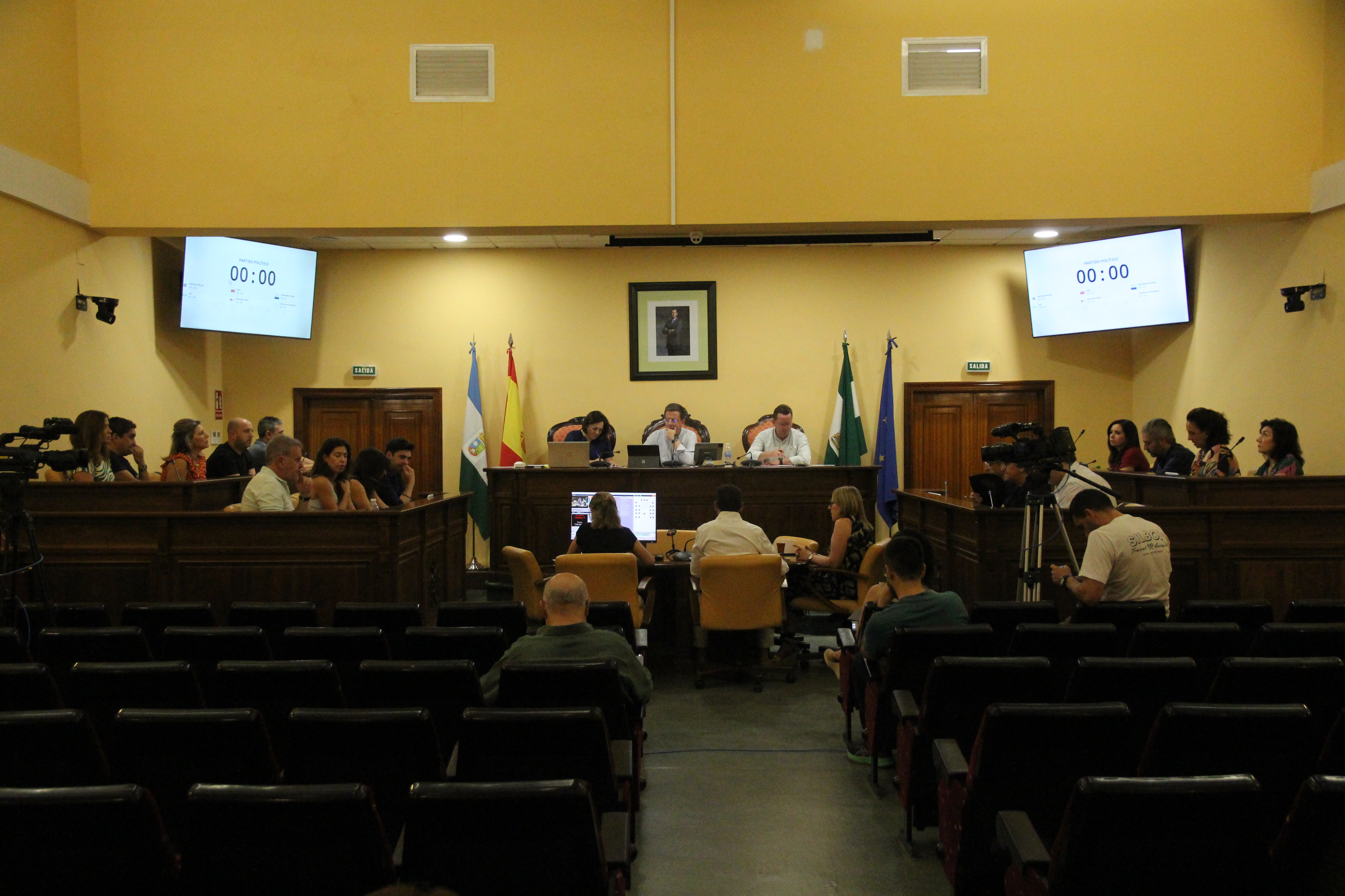Lucena tramita ayudas 2026 para 30 plazas de formación en construcción y estudia limitar sopladoras