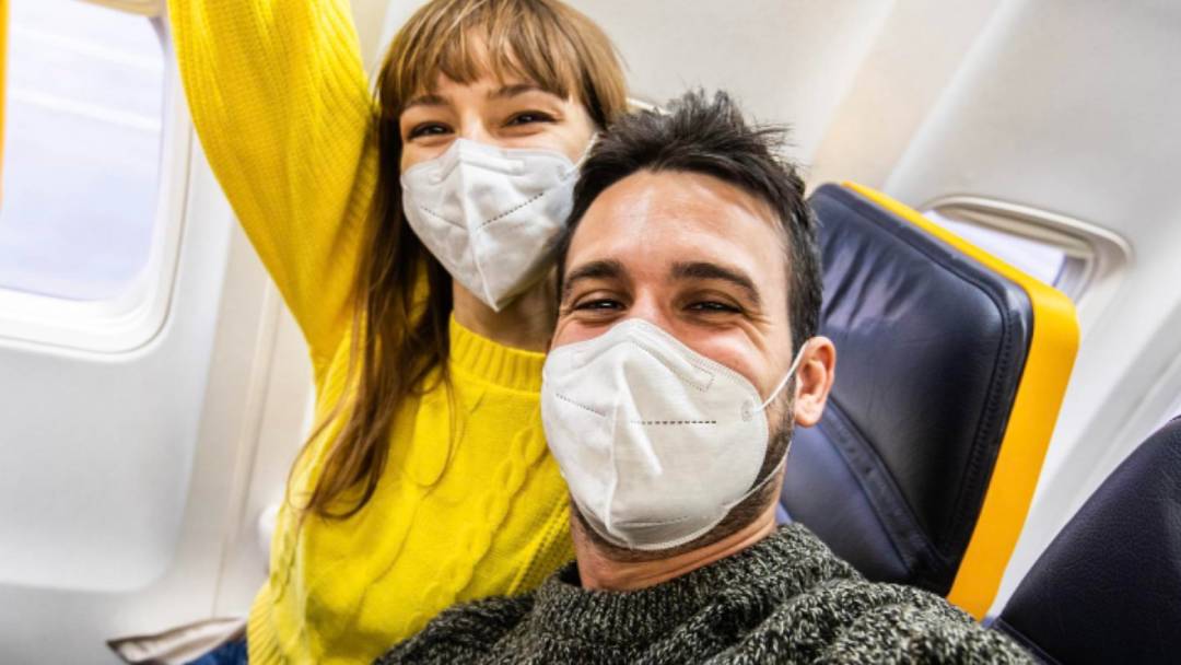 Mascarillas: A pesar de las recomendaciones europeas de no utilizarlas, en España siguen siendo obligatorias en aviones